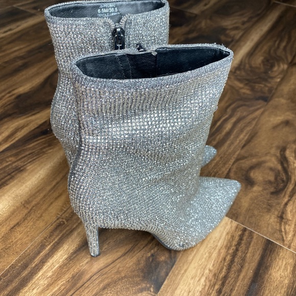 Silver boots - Picture 3 of 3